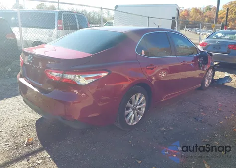 2018 Toyota Camry Le из США, поврежденный, VIN 4T1B11HK7JU547502